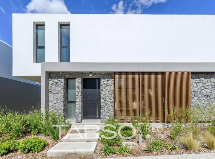 Casa · 230m² · 3 Dormitorios · 2 Cocheras