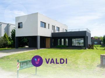 Casa · 226m² · 4 Ambientes · 4 Cocheras · Casa en Venta y Alquiler - Barrio Los Talas, Canning Apto Financiación