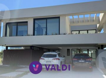 Casa · 223m² · 5 Ambientes · Casa en Venta - Barrio La Providencia, Canning