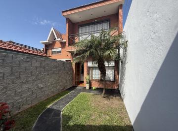 Casa · 92m² · 4 Ambientes · Casa 4 Ambientes en Venta en Bernal con Cohera y Patio