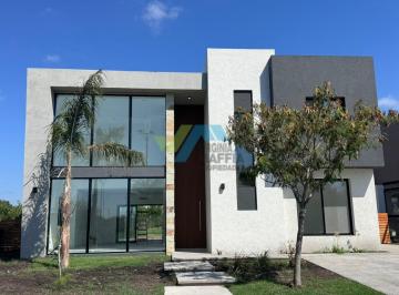 Casa · 180m² · 6 Ambientes · 1 Cochera · Venta de Casa Moderna en Dos Plantas - Santa Elena Pilar del Este