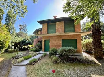 Casa · 220m² · 5 Ambientes · 3 Cocheras · Casa en Mar del Plata