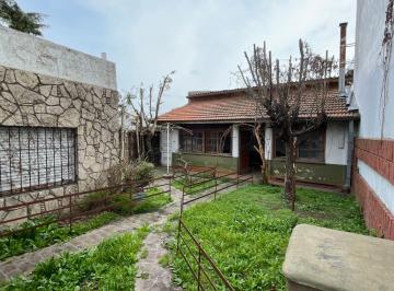 Casa de 4 ambientes, Quilmes · Venta Amplia Casa 4 Ambientes Bernal