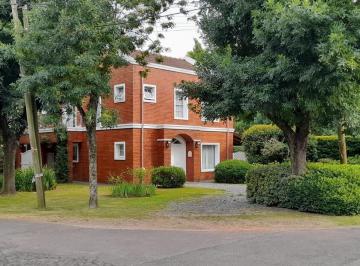 Casa · 200m² · 4 Ambientes · 3 Cocheras · Venta Casa en Praderas de San Ignacio, Muñiz