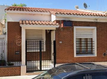 Casa · 81m² · 3 Ambientes · Casa en Venta de 2 Dorm.. con Patio. Centro Zárate