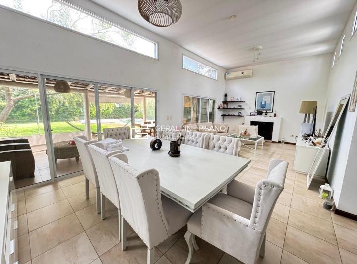 Casa · 160m² · 4 Ambientes · 1 Cochera