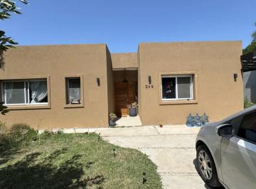 Casa · 170m² · 4 Ambientes · 2 Cocheras · Casa en Venta en San Alfonso, Pilar del Este, Pilar