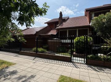 Casa de 7 ambientes, Lomas de Zamora · Chalet con 4 Dorm. en Banfield