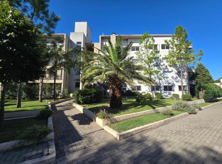 Departamento · 48m² · 4 Ambientes · 1 Cochera