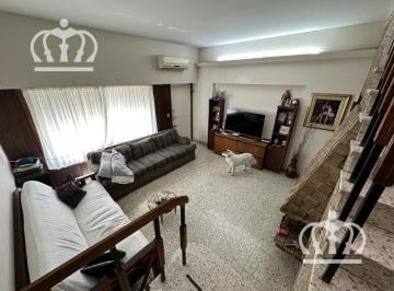 PH · 119m² · 3 Ambientes · 1 Cochera · Venta - PH 3 Ambientes - en Dos Plantas - con Cochera - Lanús Oeste.
