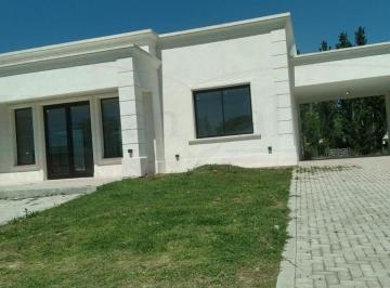Casa · 257m² · 4 Ambientes · 2 Cocheras · Excelente Casa 4 Ambientes en Comarcas de Luján
