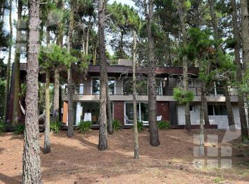Casa · 200m² · 4 Ambientes · 2 Cocheras · Casa en Mar de Las Pampas