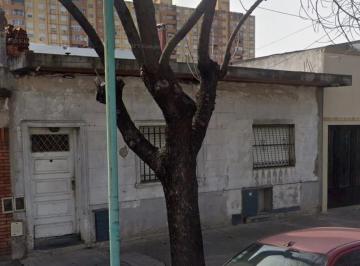 FRC-FRC-7801_2 · José Martí 1700 Flores Casa 3amb U$180.000