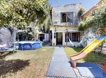 Casa · 150m² · 4 Ambientes · 1 Cochera · Casa en Venta en Martinez, 2 Casas a Refaccionar 3 y 4 Amb con Patio y Jardín