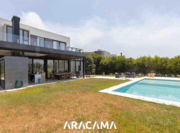 Casa · 250m² · 5 Ambientes · 2 Cocheras · Casa en Venta 3 Dorm. en Terralagos