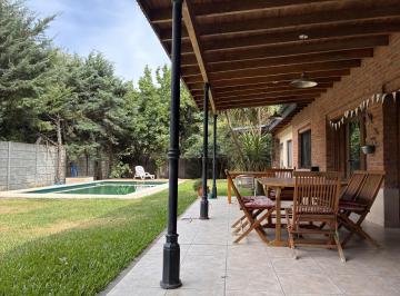 Casa · 210m² · 5 Ambientes · 2 Cocheras · Venta Casa 6 Ambientes Excelente Ubicación en Ingeniero Maschwitz