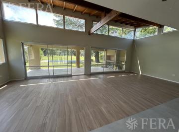Casa · 160m² · 4 Ambientes · 2 Cocheras · Venta Casa 4 Ambientes con Piscina en Barrio Club Atletico Lomas - Ezeiza