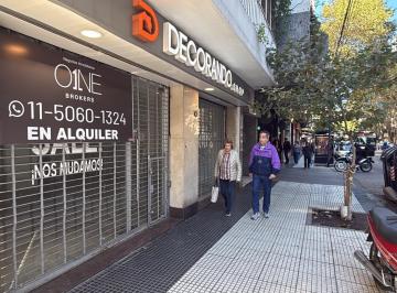 Local comercial · 190m² · Local en Av Corrientes con Doble Vidriera y Buena Marquesina - Cortina Enrollar