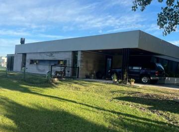 Casa · 250m² · 4 Ambientes · 2 Cocheras · Casa en Venta en Haras del Sur II