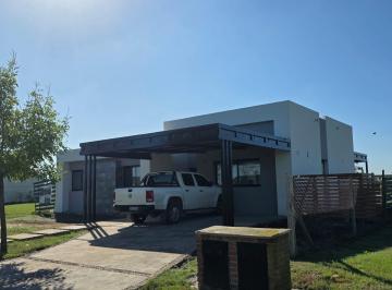 Casa · 160m² · 4 Ambientes · 2 Cocheras · Casa con Final de Obra en Marzo 2026. Oportunidad!