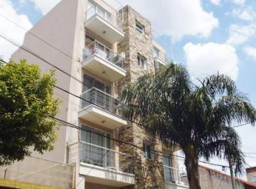 Departamento · 35m² · 2 Ambientes · 1 Cochera · Depto 2 Amb Al Frente con Balcones y Terraza Propia.