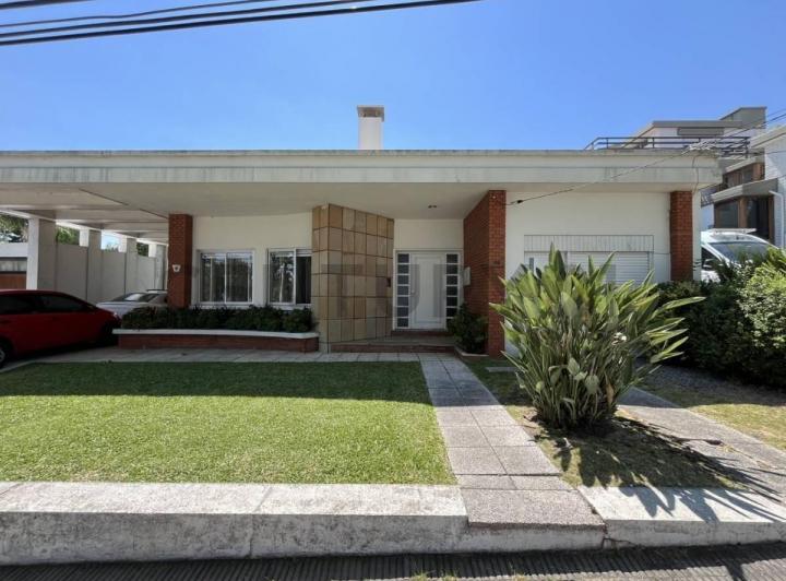 Casa · 184m² · 6 Ambientes · 2 Cocheras
