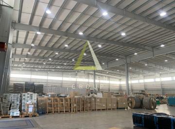 Bodega-Galpón · 2400m² · Nave Industrial en Alquiler en Benavidez Tigre