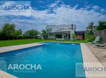 Casa · 220m² · 6 Ambientes · 3 Cocheras · Casa en Venta Barrio Privado San Matías Escobar, 5 Dorm. Escobar