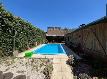 Casa · 279m² · 6 Ambientes · 4 Cocheras · Venta - Casa en Plata Alta de 3 Dorm. Galpón con Jardín. Barrio Las Delicias, Rosario.