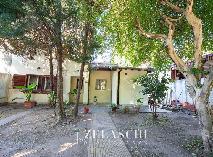 Casa · 200m² · 3 Ambientes · 2 Cocheras