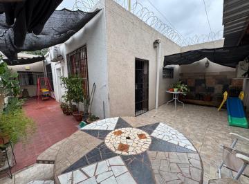 Casa · 142m² · 5 Ambientes · 1 Cochera · Venta Casa 3 Habitaciones en B° San Vicente