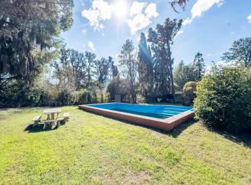 Casa · 235m² · 5 Ambientes · 1 Cochera · Venta - Casa 3 Dorm., Jardín y Piscina - Garita 15, Funes.