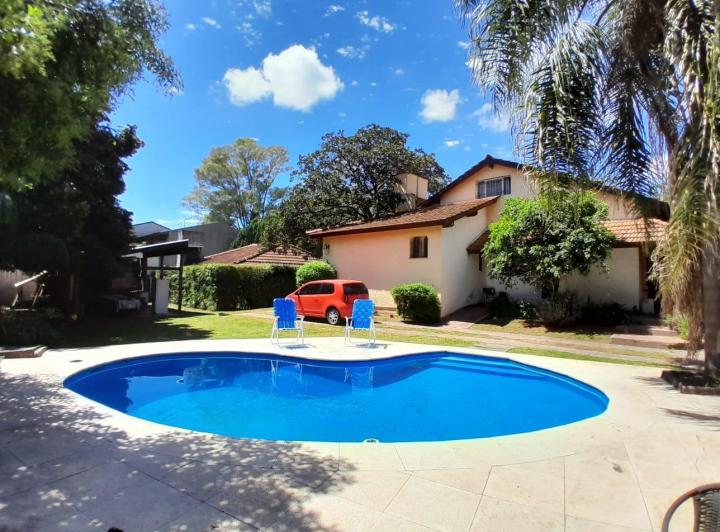 Casa · 190m² · 6 Ambientes · 3 Cocheras