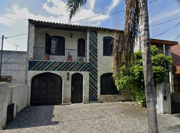 Casa · 260m² · 6 Ambientes · 1 Cochera · Casa en Venta 6 Ambientes Villa Luzuriaga Reciclada