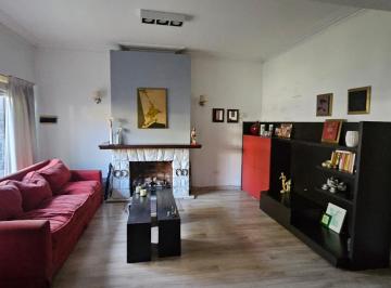 Casa · 228m² · 4 Ambientes · 2 Cocheras · Casa en B. Ayerza