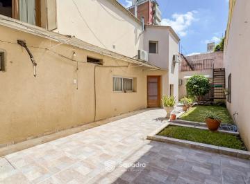 Casa · 213m² · 9 Ambientes · 2 Cocheras · Venta | Permuta - Casa de 4 Dorm., Local Comercial, Patio y Cochera - Abasto, Rosario.