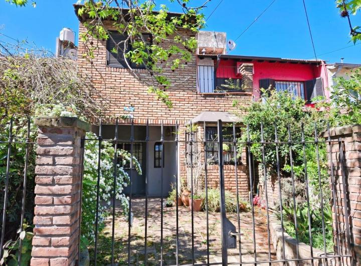 Casa · 108m² · 6 Ambientes · 1 Cochera
