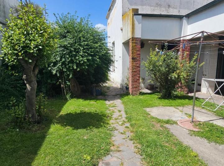 Casa · 370m² · 5 Ambientes · 1 Cochera