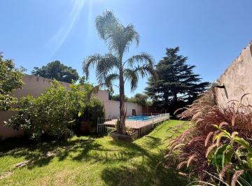 Casa · 207m² · 4 Ambientes · 1 Cochera · Casa Céntrica en Venta ID 5941