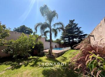 Casa · 207m² · 4 Ambientes · 1 Cochera · Casa en Venta en Escobar Centro - con Parque y Pileta - ID 5941