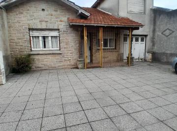 Casa · 174m² · 5 Ambientes · 1 Cochera · Casa en Venta con Taller