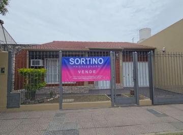 Casa de 4 ambientes, Lomas de Zamora · Impecable Casa de 4 Amb con Gran Fondo Libre Apta Crèdito!