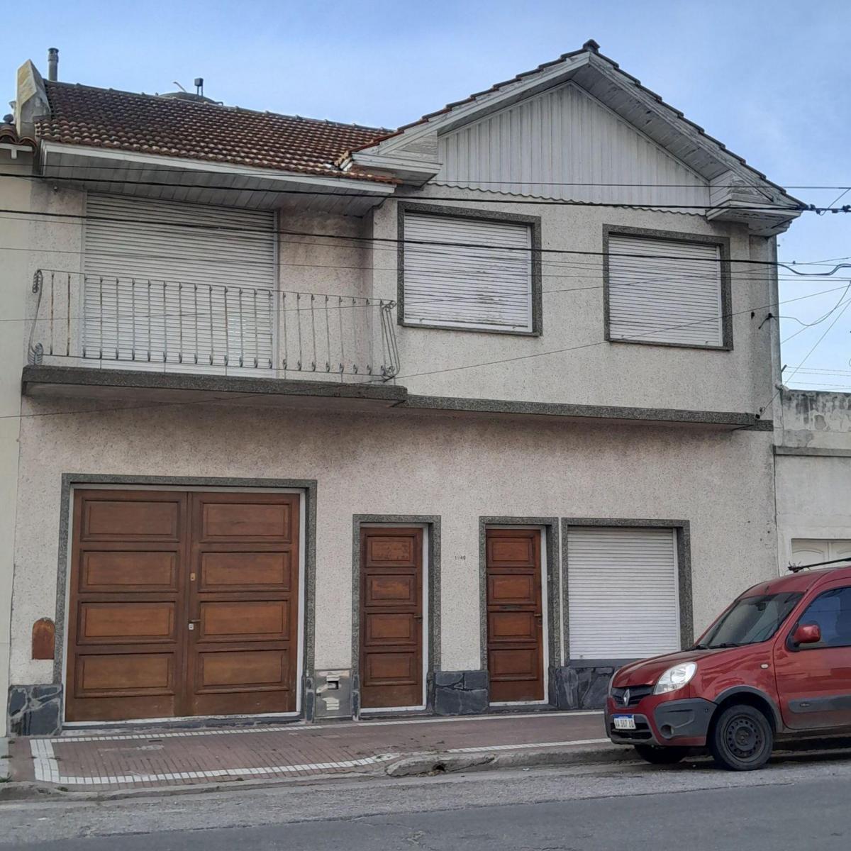 Chalet 5 amb, 200m² con cochera y jardín — San José