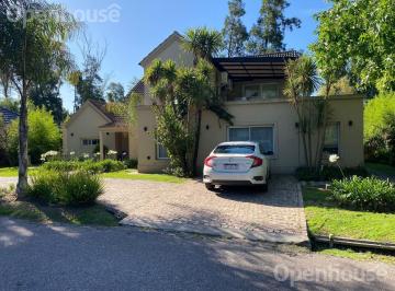 Casa · 200m² · 5 Ambientes · 2 Cocheras · Casa en La Lonja