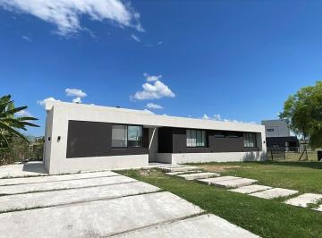 Casa · 172m² · 4 Ambientes · 2 Cocheras · Casa en Venta en San Sebastian - Area 8, San Sebastian, Escobar