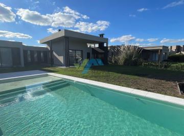 Casa · 172m² · 4 Ambientes · 2 Cocheras · Casa en Venta en San Sebastian - Area 8, San Sebastian, Escobar