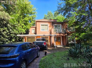 Casa · 840m² · 5 Ambientes · 2 Cocheras · Casa en Saint Thomas Norte - Pg