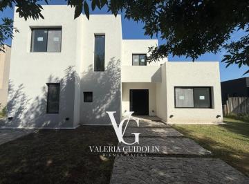 Casa · 228m² · 5 Ambientes · 4 Cocheras · Casa Venta Barrio San Matías a La Laguna Escobar