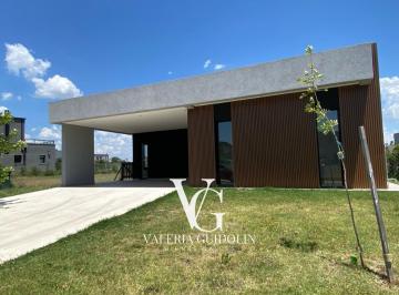 Casa · 154m² · 5 Ambientes · 4 Cocheras · Casa Venta Barrio Santa Lucía Pilar del Este