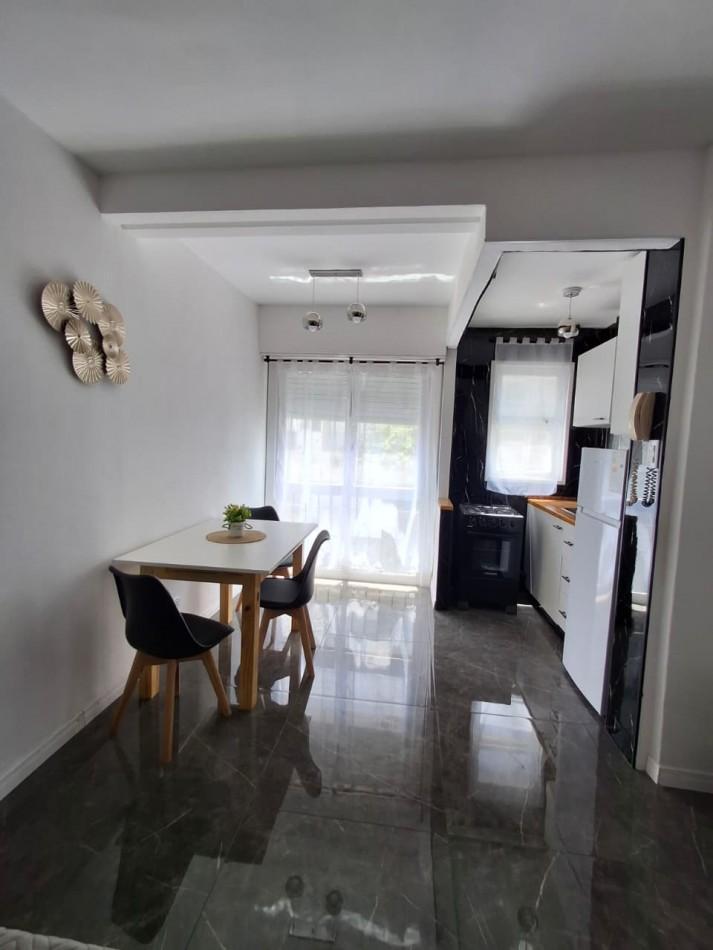 Todo reciclado y amoblado, 24m² con balcón francés — Centro